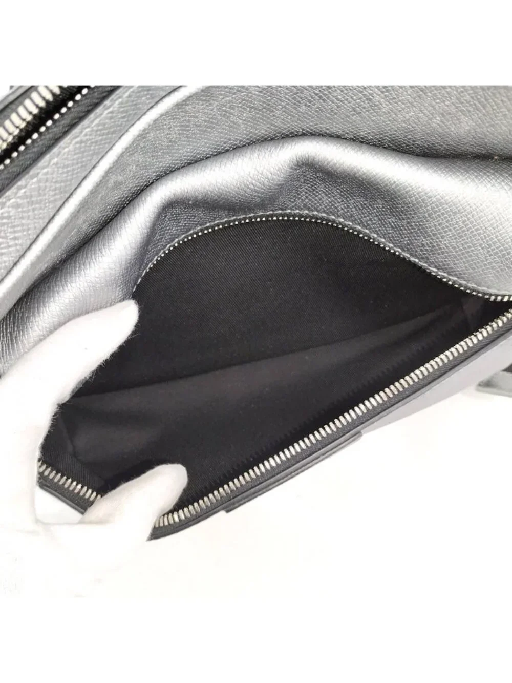 Louis Vuitton Outdoor Messenger Taigarama Taiga Leather